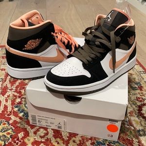 Womens AIR Jordans 1 MID SE